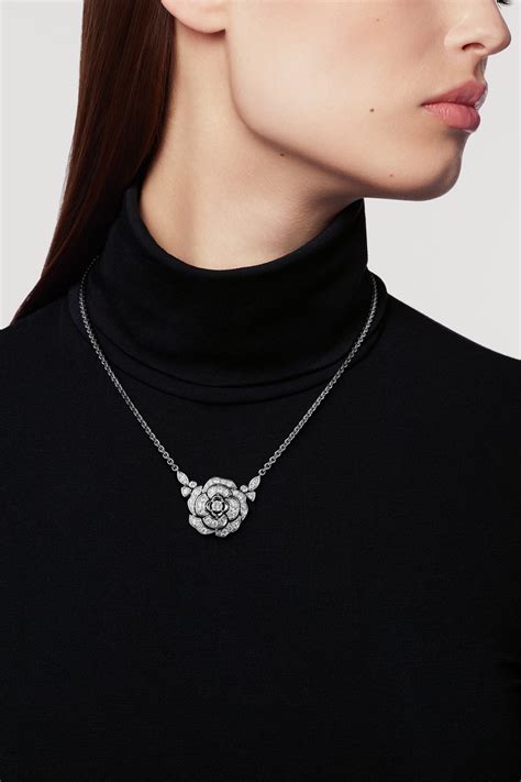 collier bouton chanel|chanel collier boutique.